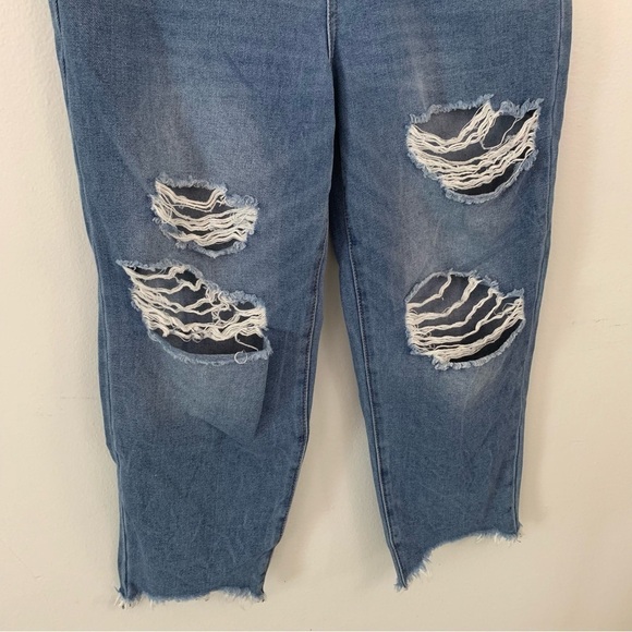 Indigo Rein Dark Wash Heavy Distressed Boyfriend Denim Capris Size 11 - Picture 5 of 5